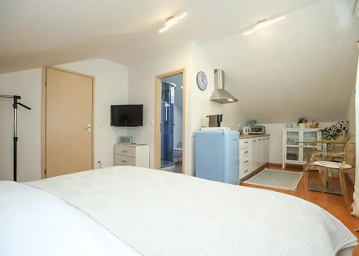 Z&A Studio Apartment With Parking